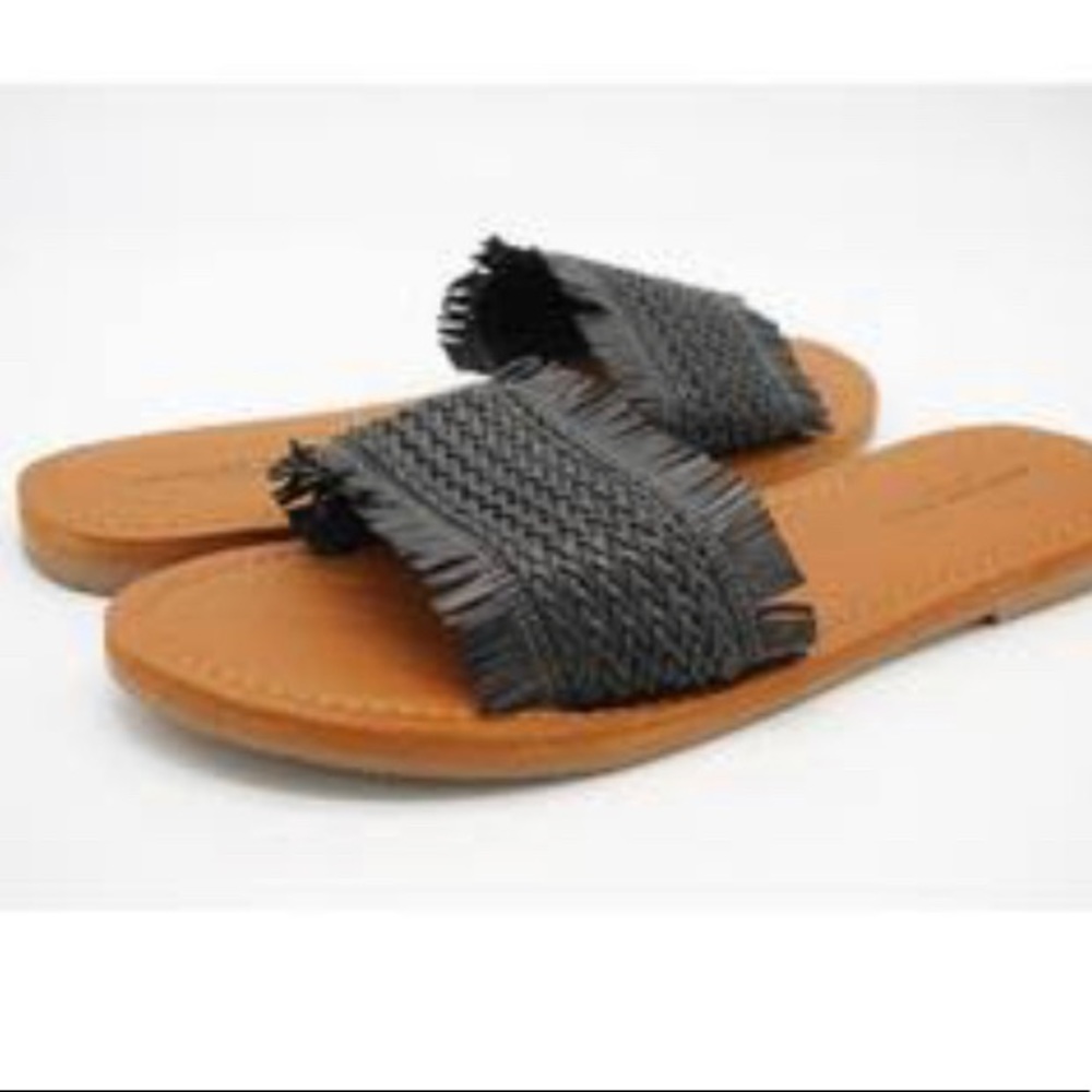 Size 9 American Eagle Flat Black Fringe Sandals